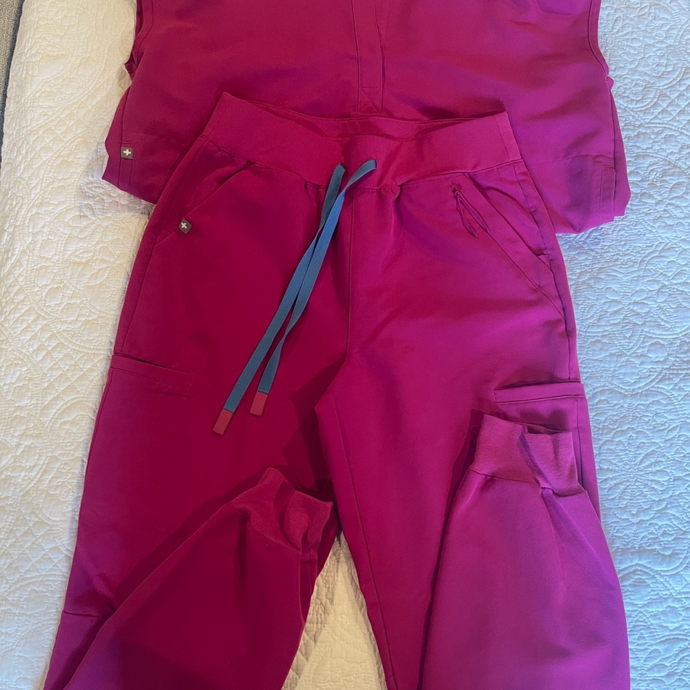 Figs bright fuchsia Joggers with Blue Drawstring and Catarina top